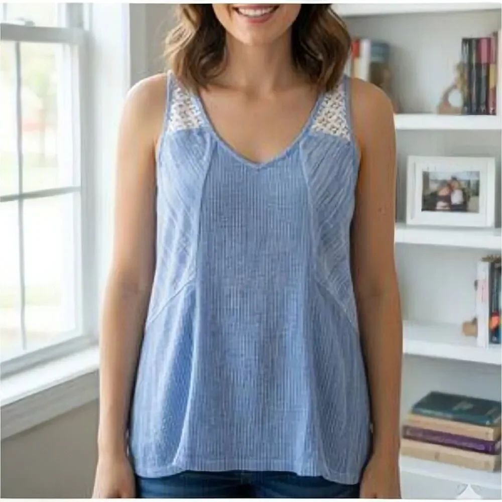 Hollister lightweight striped lace inset double V-neck sleeveless top sz M